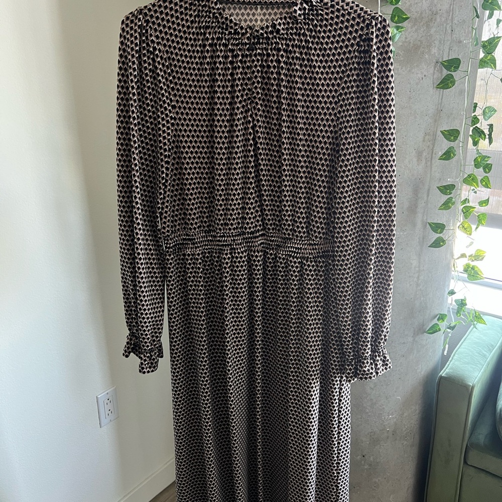 Adrianna Papell Black and Cream Long Sleeve Printed Midi Dress
